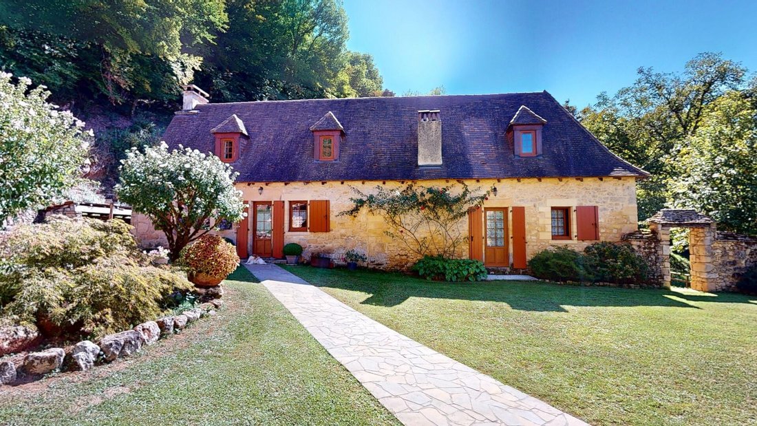 House in Les Eyzies-de-Tayac-Sireuil, Les Eyzies, France 2 - 18981411