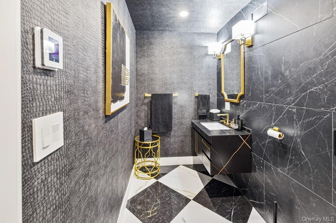 Condo in Woodbury, New York, United States 3 - 16966889