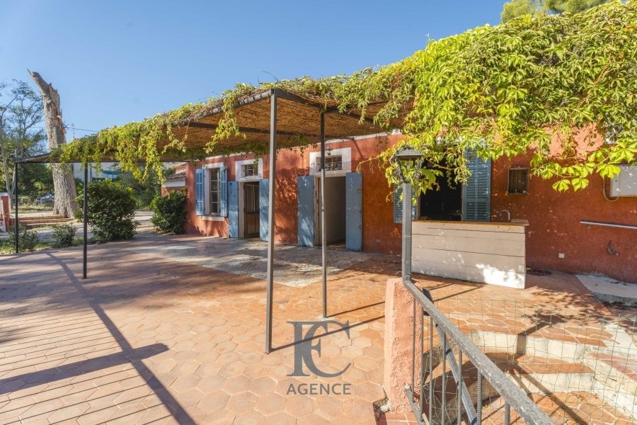 House in Saint-Cyr-sur-Mer, Provence-Alpes-Côte d'Azur, France 2 - 18977971