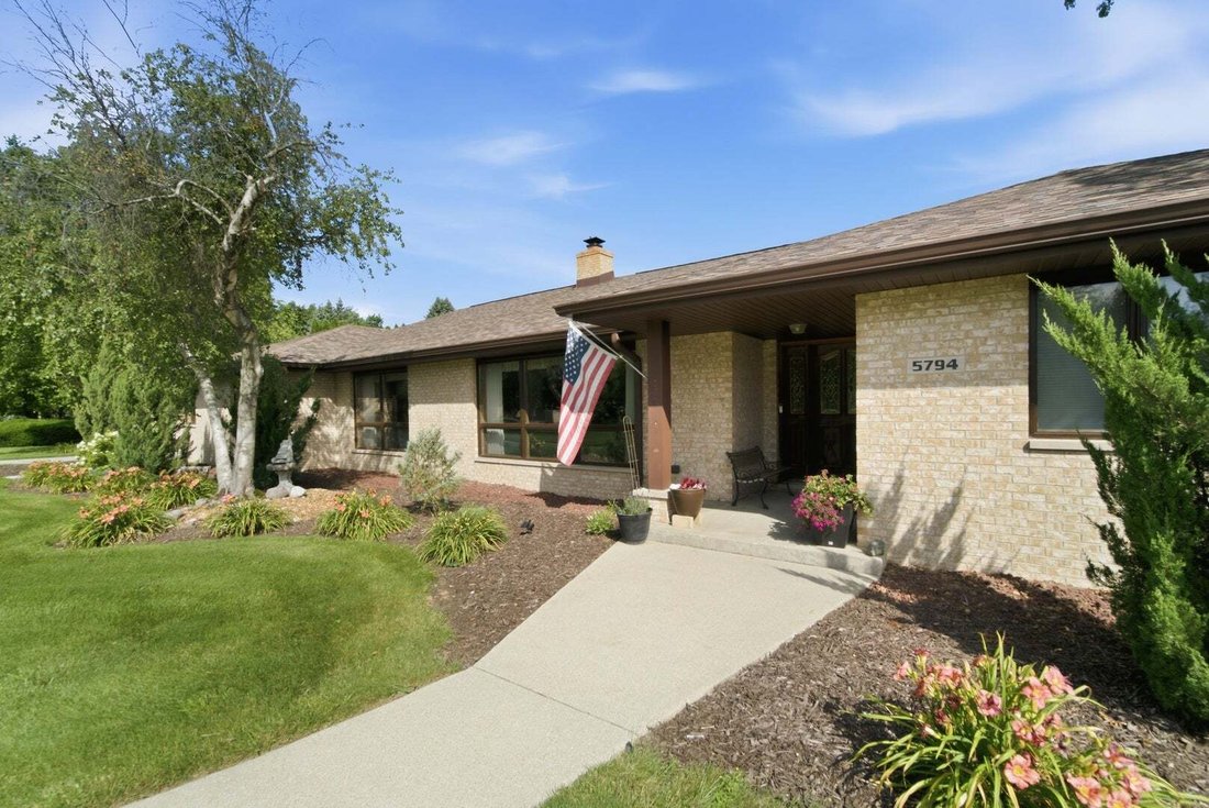 House in Crown Point, Indiana, United States 2 - 18970257