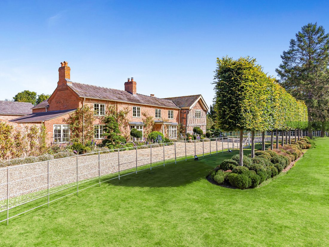 Country House in Cheshire East, England 5 - 18974269