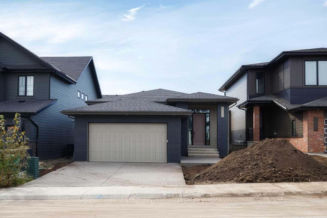 House in Calgary, Alberta, Canada 2 - 18981526