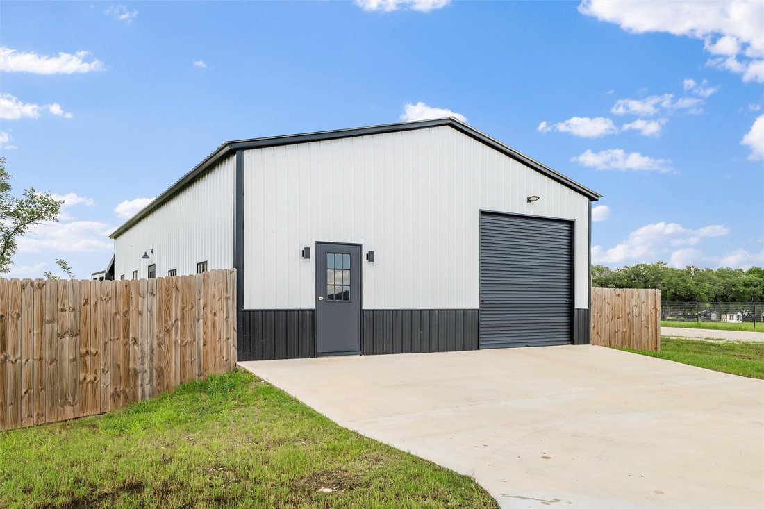 House in Weatherford, Texas, United States 2 - 18082579
