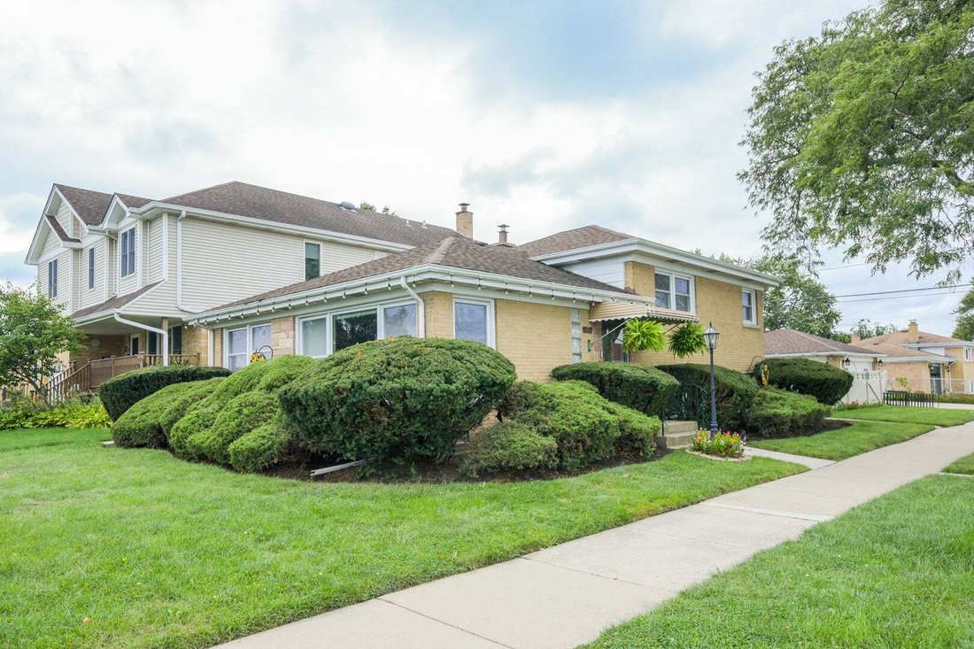 House in Niles, Illinois, United States 1 - 18976216