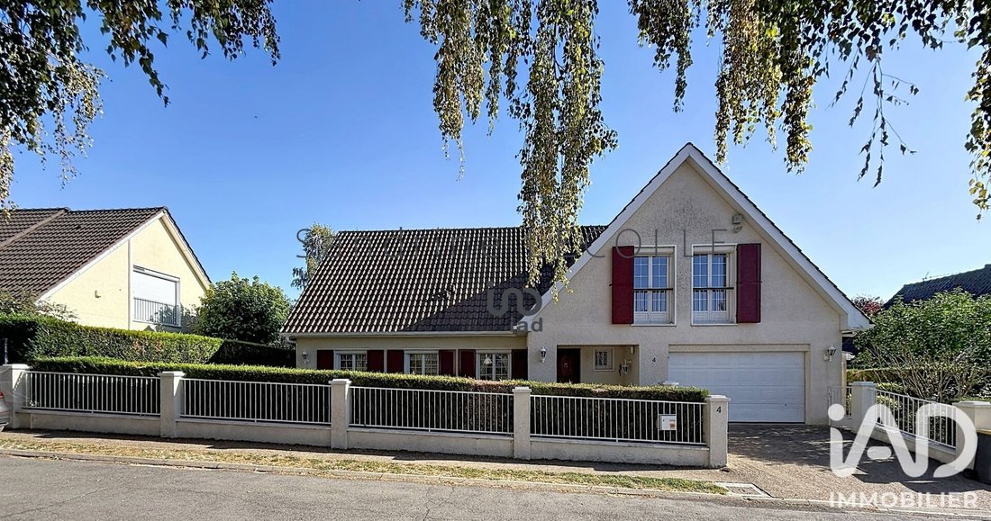 House in La Queue-en-Brie, Ile-de-France, France 2 - 18975495