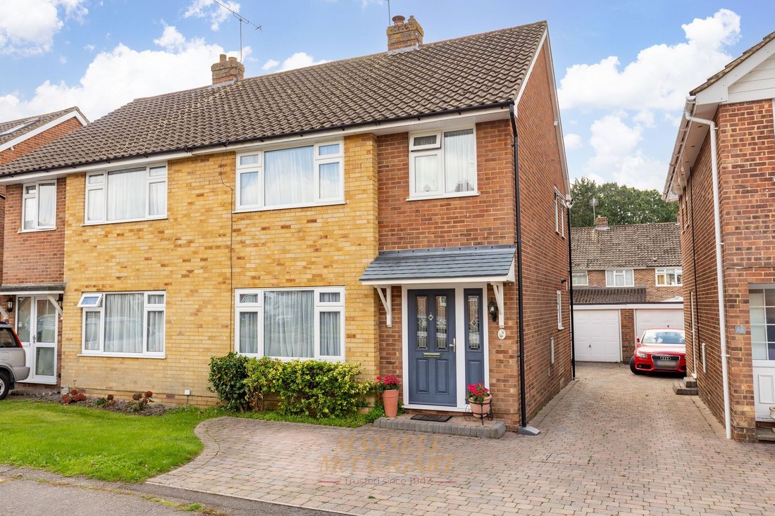 House in Crawley Down, England 1 - 18966259