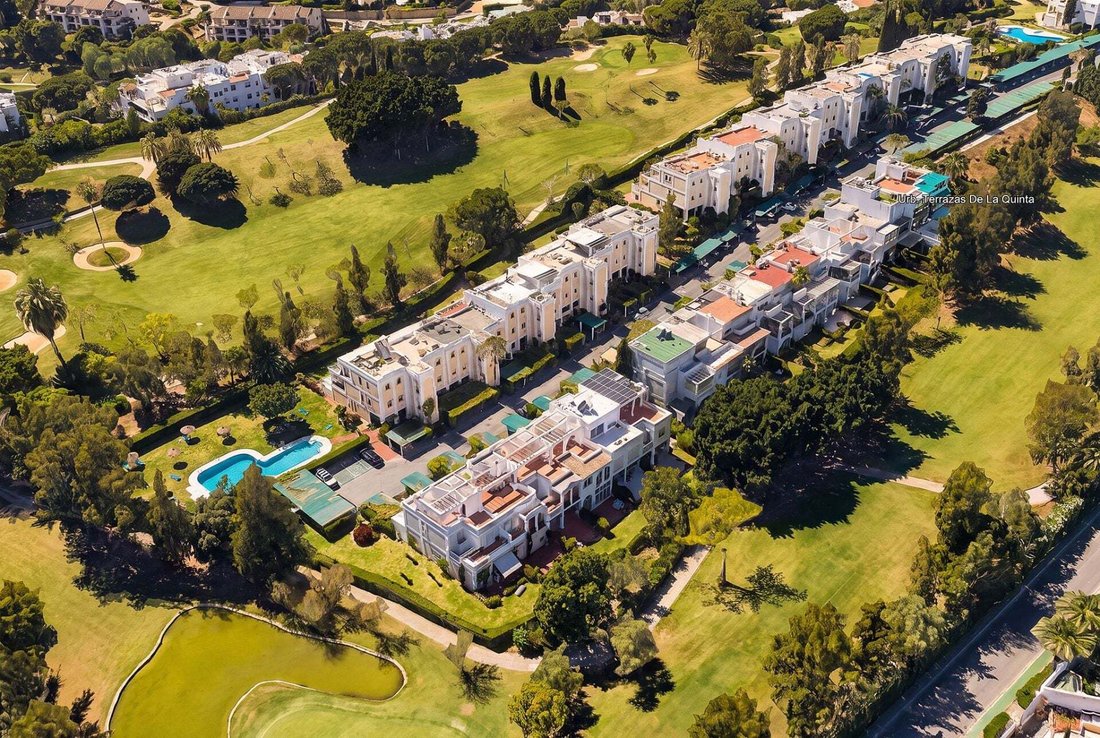 Apartment in La Quinta, Benahavis, Andalusia 1 - 18980372