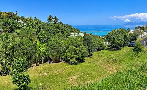 Land in Puna'auia, Windward Islands, French Polynesia 1