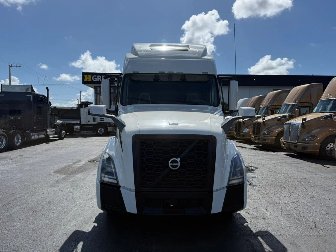 2020 Volvo Commercial VNL VNL 860 Sleeper in Miami, FL, United States 2 - 15443029