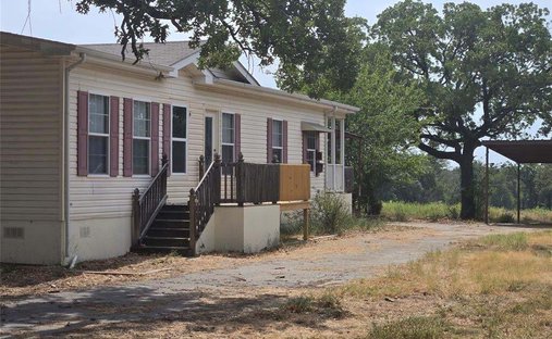 House in Springtown, Texas, United States 1