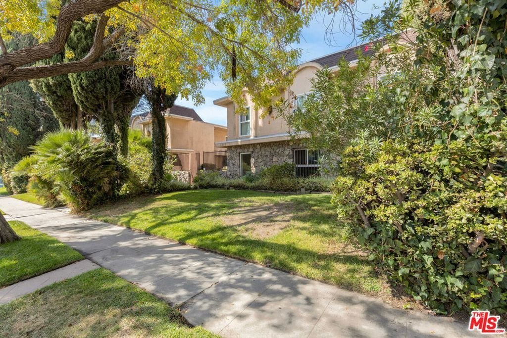 Los Angeles, California, United States 4 - 18968618