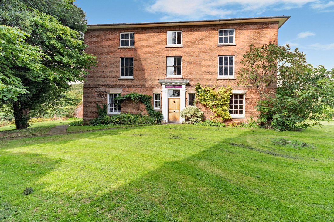 House in Astley Burf, England 4 - 18976108