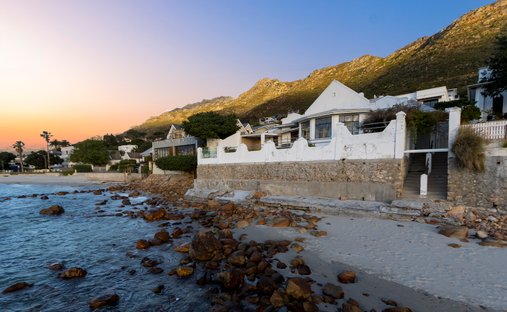 Country House in Mountainside, Helderberg, Cape Town 1