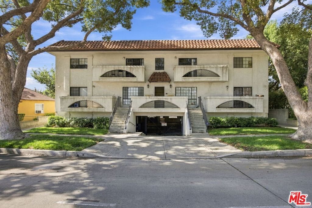Burbank, California, United States 1 - 18968622