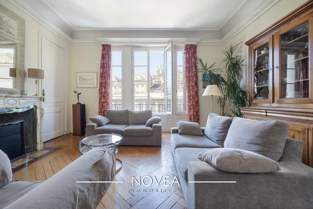 Apartment in Champvert-Point du Jour-Saint Irénée, Lyon 5e Arrondissement, Lyon 1 - 18973019