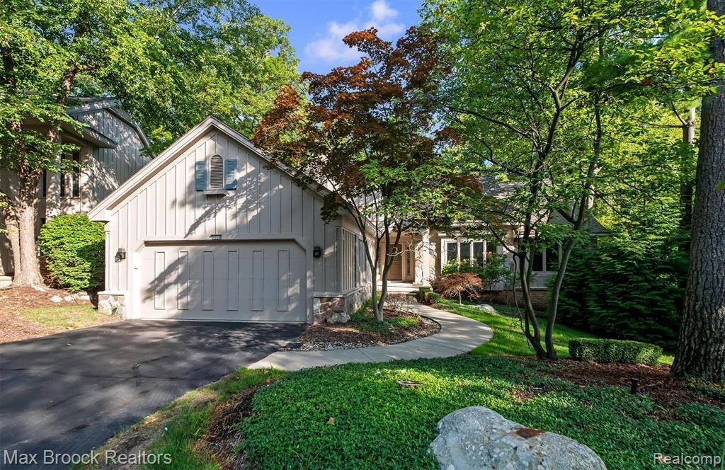 Condo in Orchard Lake Village, Michigan, United States 1 - 18970133