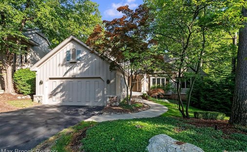 Condo in Orchard Lake Village, Michigan, United States 1