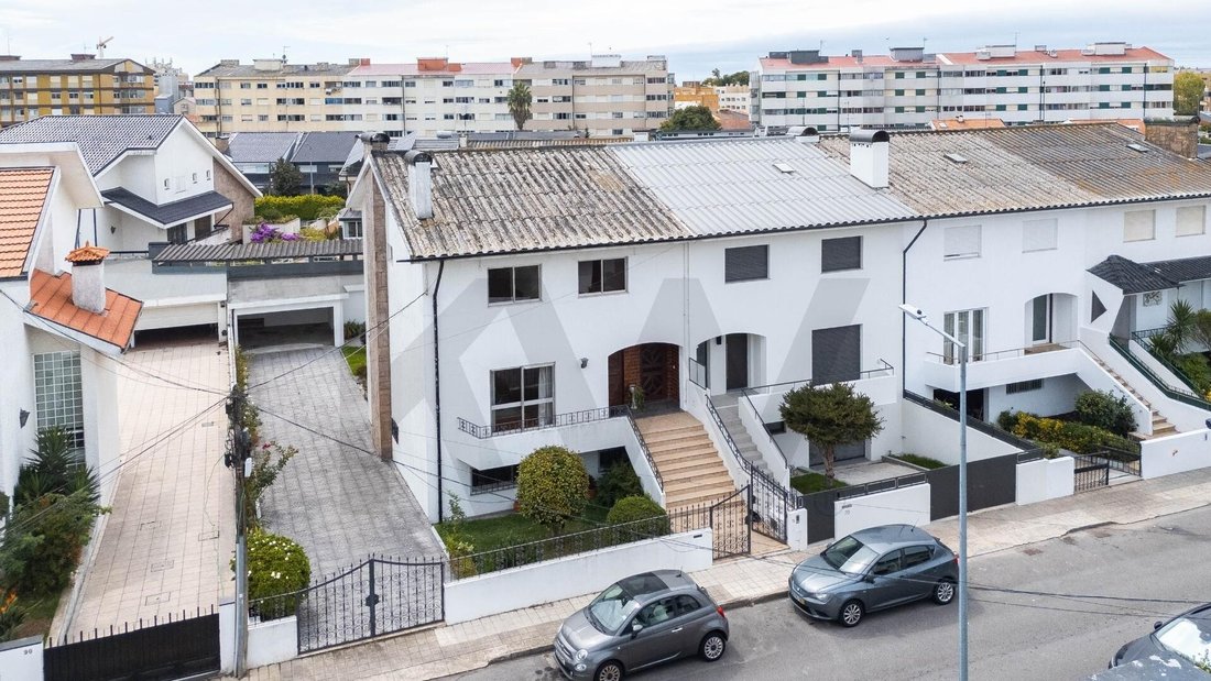Townhouse in Senhora da Hora, Porto District, Portugal 1 - 18973907