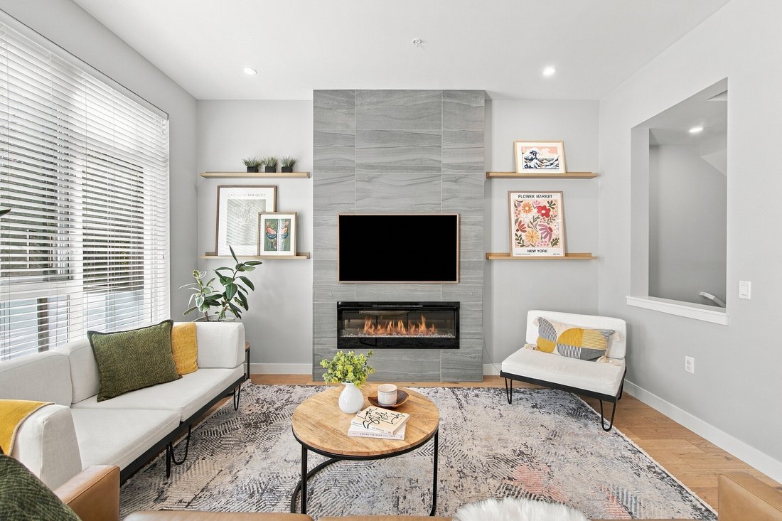 Townhouse in North Vancouver, British Columbia, Canada 2 - 18974450