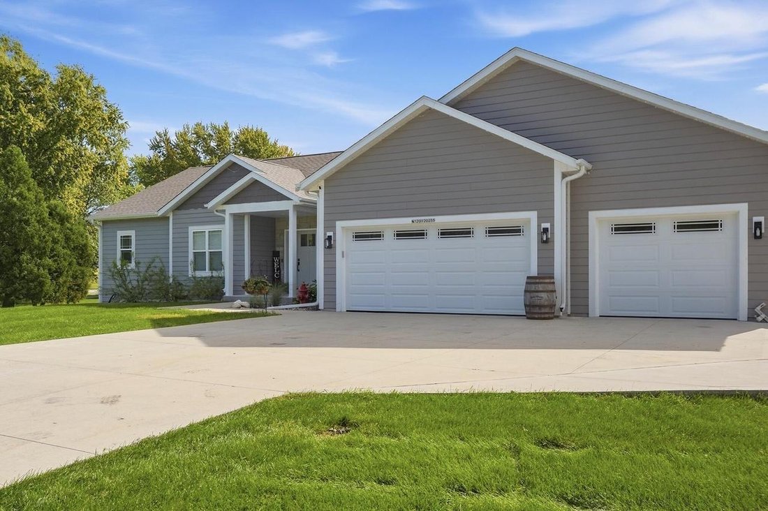 House in Germantown, Wisconsin, United States 2 - 18964680