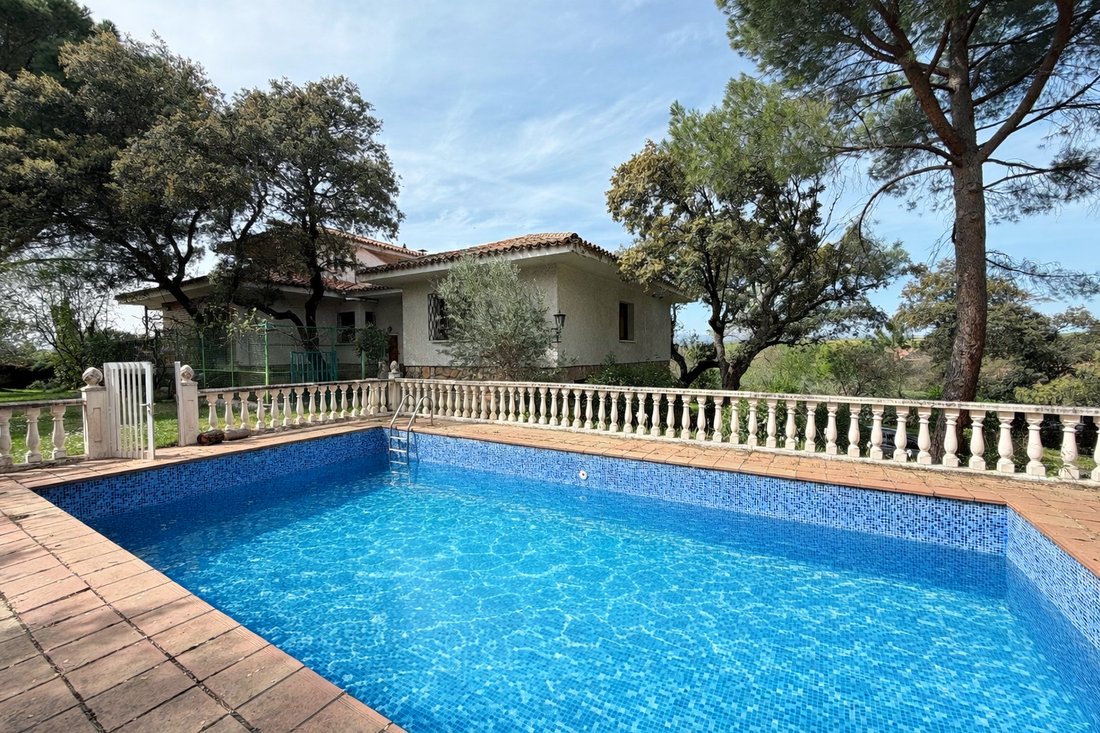Chalet in Galapagar, Comunidad de Madrid, Spain 1 - 18974046