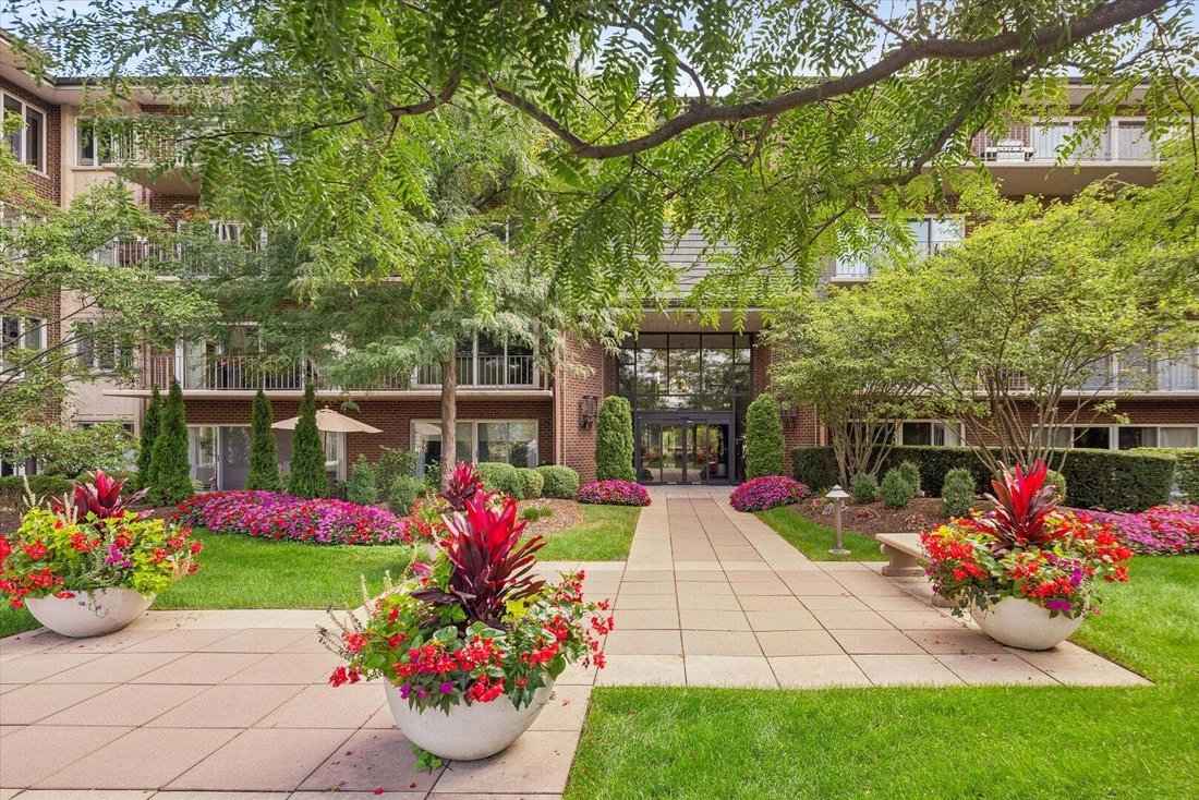 Condo in Oak Brook, Illinois, United States 1 - 18970220