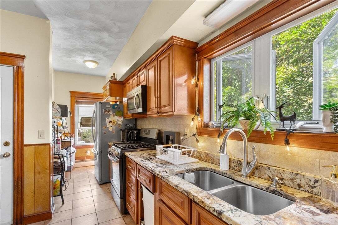 North Providence, Rhode Island, United States 5 - 18977484