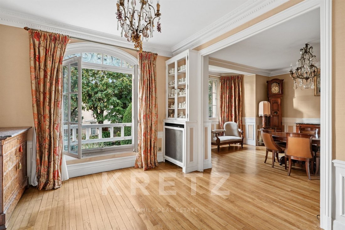 House in Saint-Cloud, Ile-de-France, France 2 - 18966692