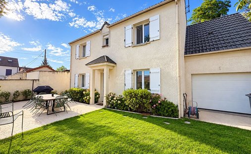 House in Basses Roches, Conflans-Sainte-Honorine, France 1