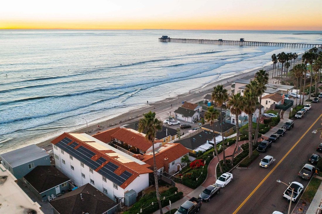 Oceanside, California, United States 3 - 18970642