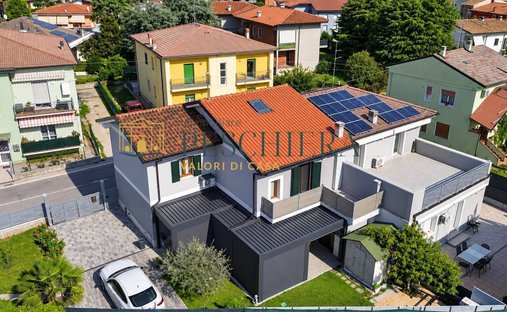 House in Sona, Veneto, Italy 1