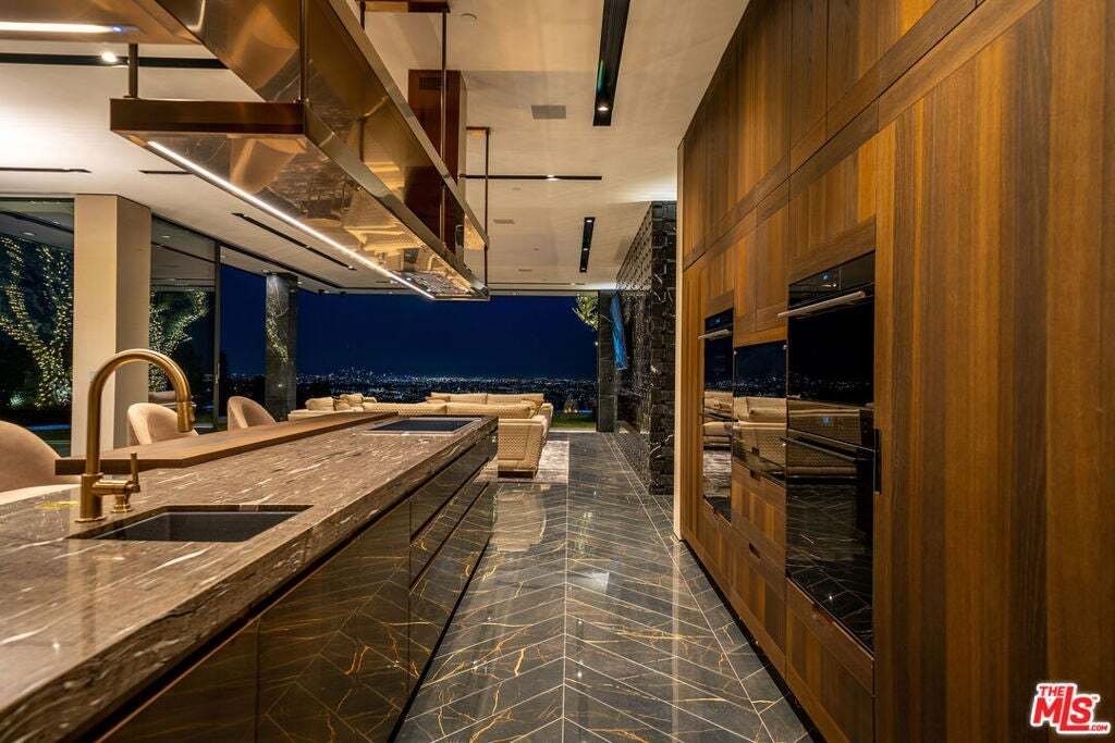 House in Los Angeles, California, United States 5 - 18968639