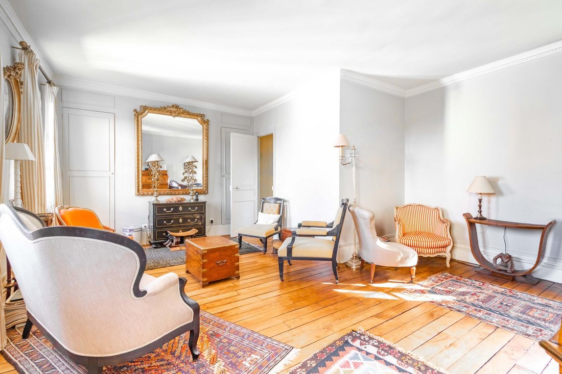 Apartment in Domaine National du Château, Versailles, France 4 - 18975327