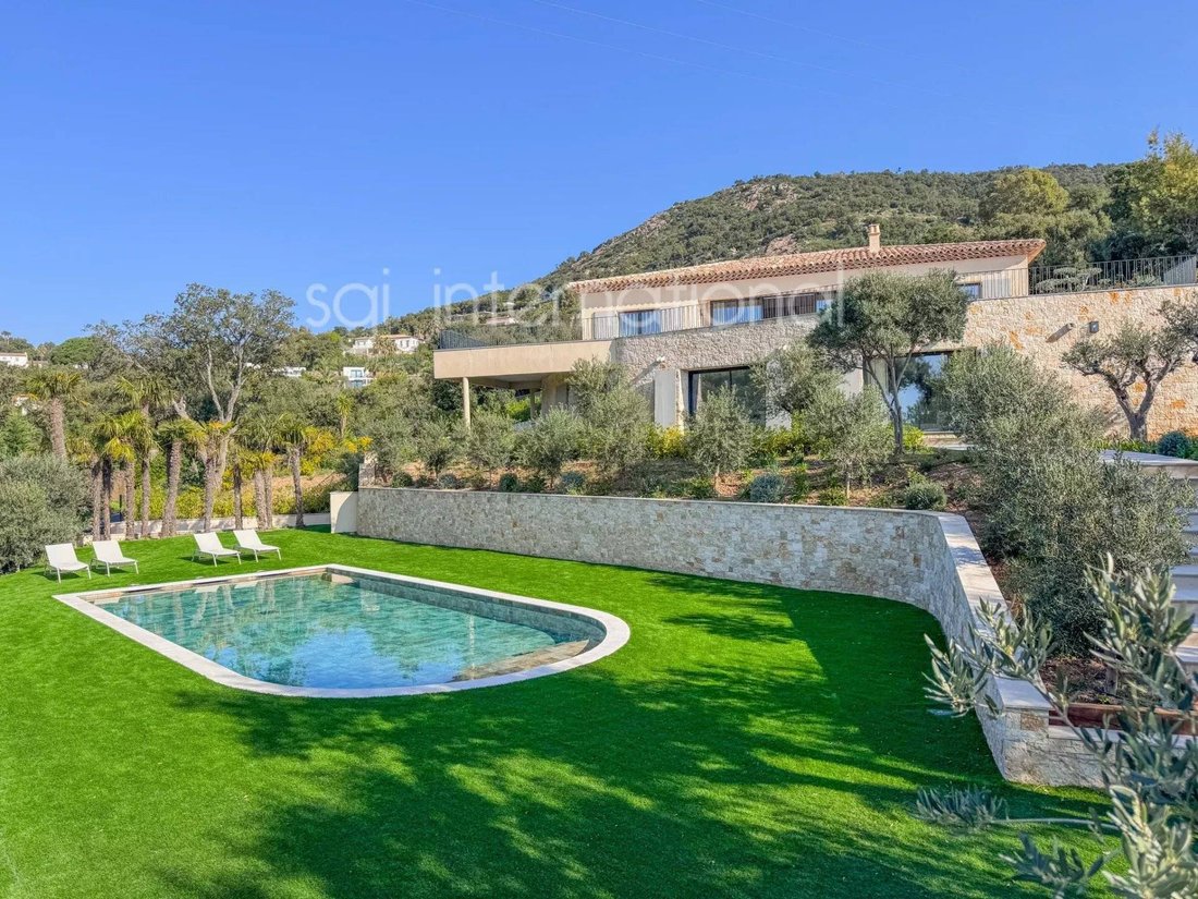 House in Grimaud, Provence-Alpes-Côte d'Azur, France 1 - 17796191