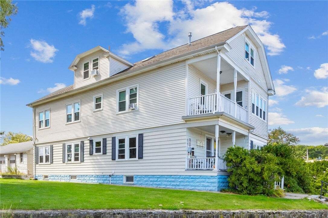 North Providence, Rhode Island, United States 2 - 18977484