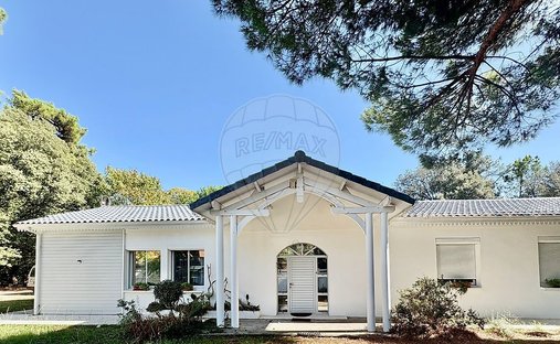 House in Saint-Palais-sur-Mer, Nouvelle-Aquitaine, France 1