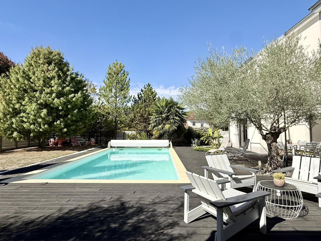 House in Saint-Julien-les-Villas, Grand Est, France 4 - 18966455