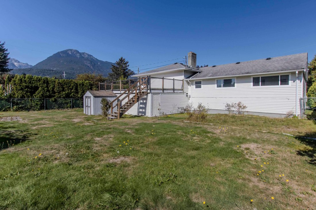 House in Squamish, British Columbia, Canada 4 - 18972878