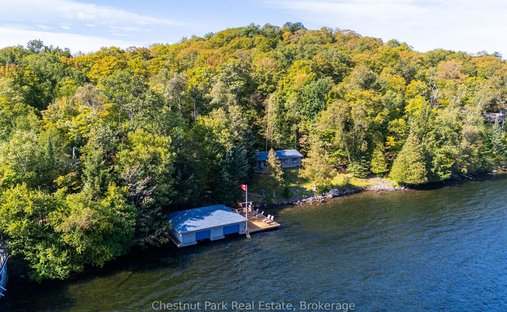 House in Lake of Bays, Ontario, Canada 1