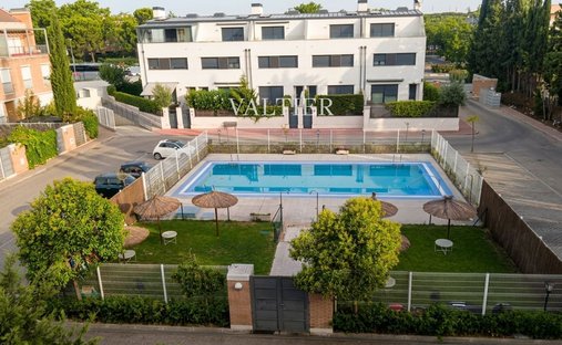 Townhouse in Barajas, Madrid, Spain 1