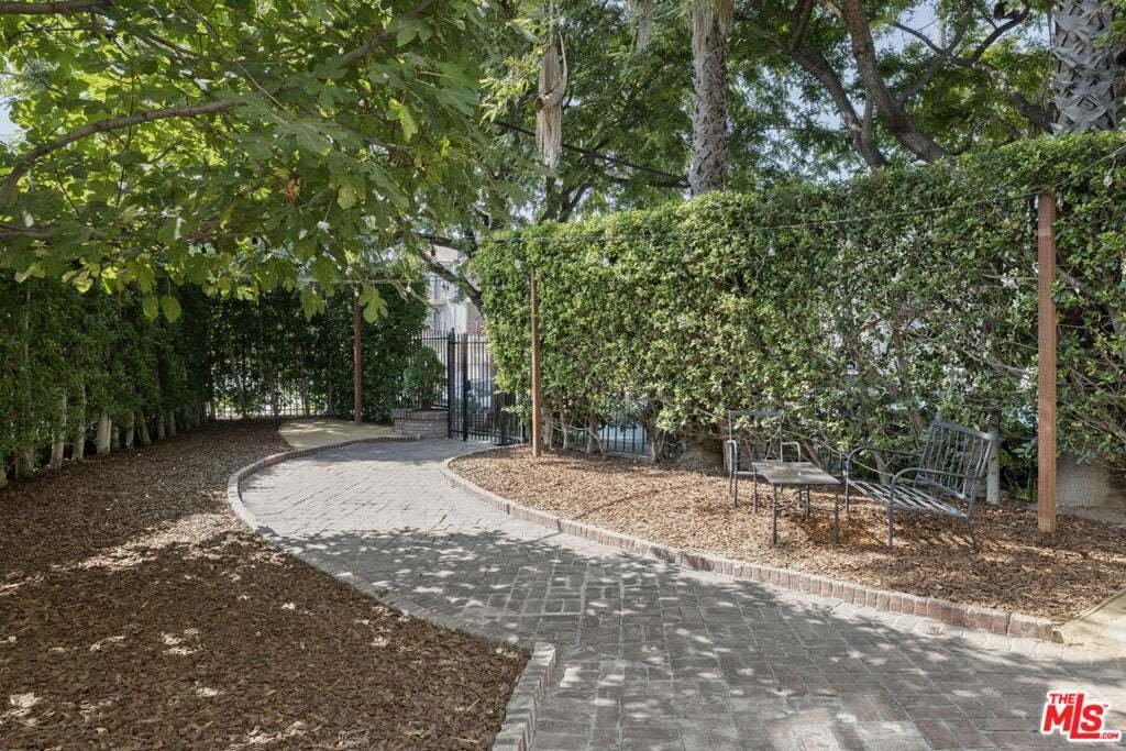 Los Angeles, California, United States 2 - 18968606