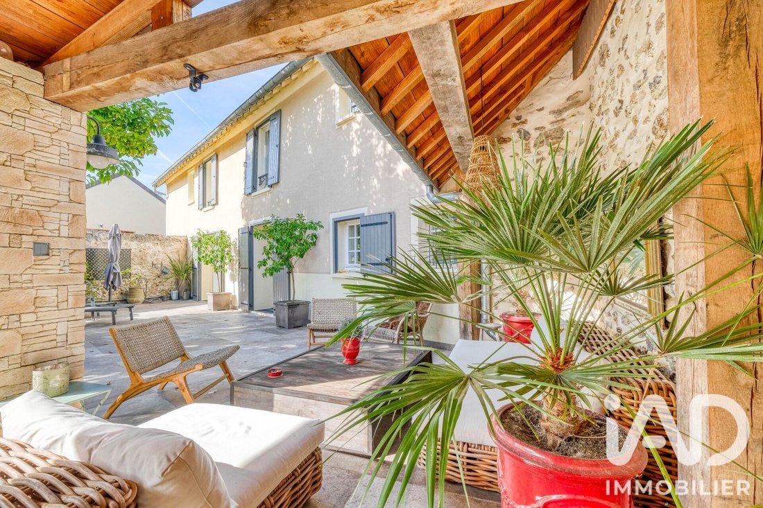 House in Montceaux-les-Meaux, Ile-de-France, France 1 - 18975436