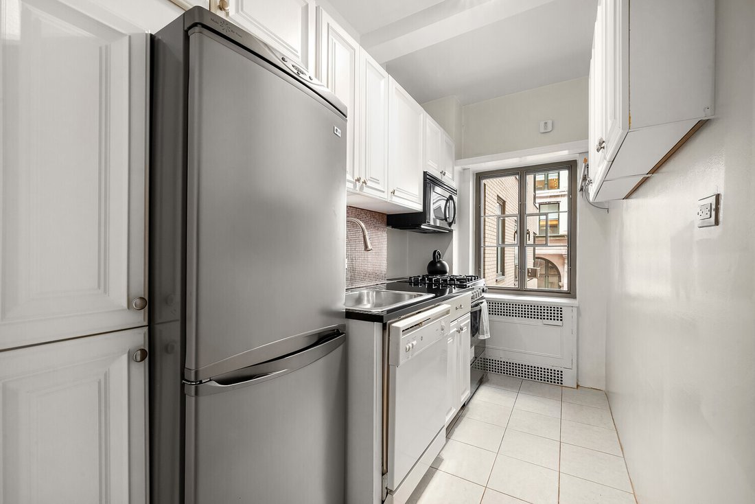 Co Op in New York, New York, United States 5 - 18974104
