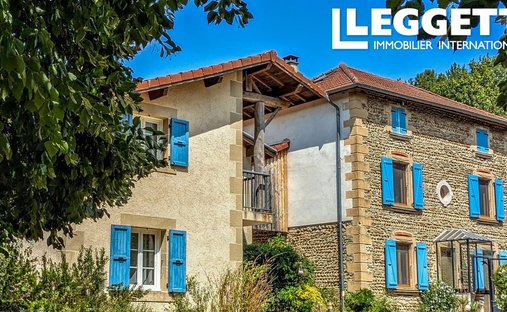 Country House in Saint-Christophe-et-le-Laris, Auvergne-Rhône-Alpes, France 1