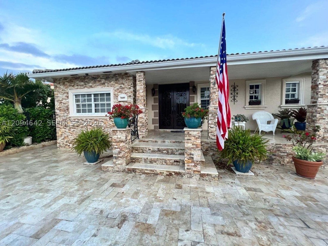 House in Miami, Florida, United States 1 - 18976252