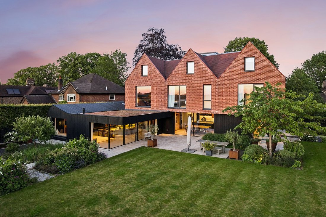 House in Buckinghamshire, England 2 - 18969913