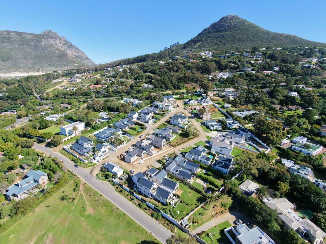 House in Hout Bay, South Peninsula, Cape Town 1 - 18965052
