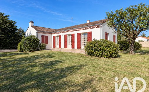 House in Saint-Michel-Chef-Chef, Pays de la Loire, France 1