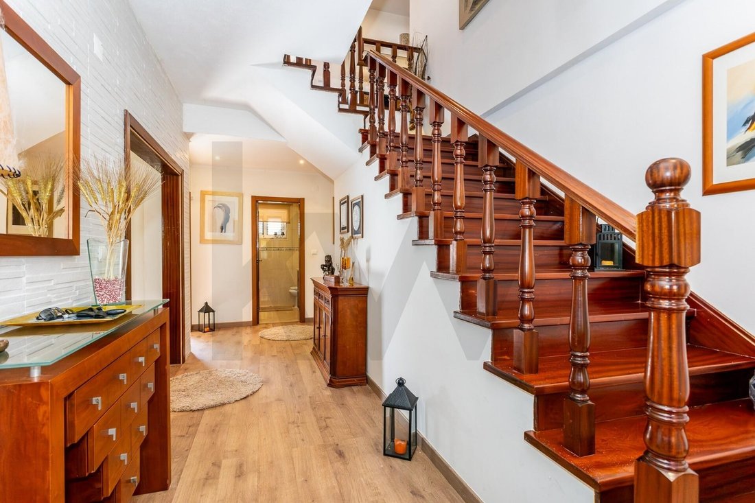 Townhouse in Ramada e Canecas, Lisbon, Portugal 2 - 18974781