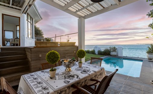 Country House in Mountainside, Helderberg, Cape Town 1